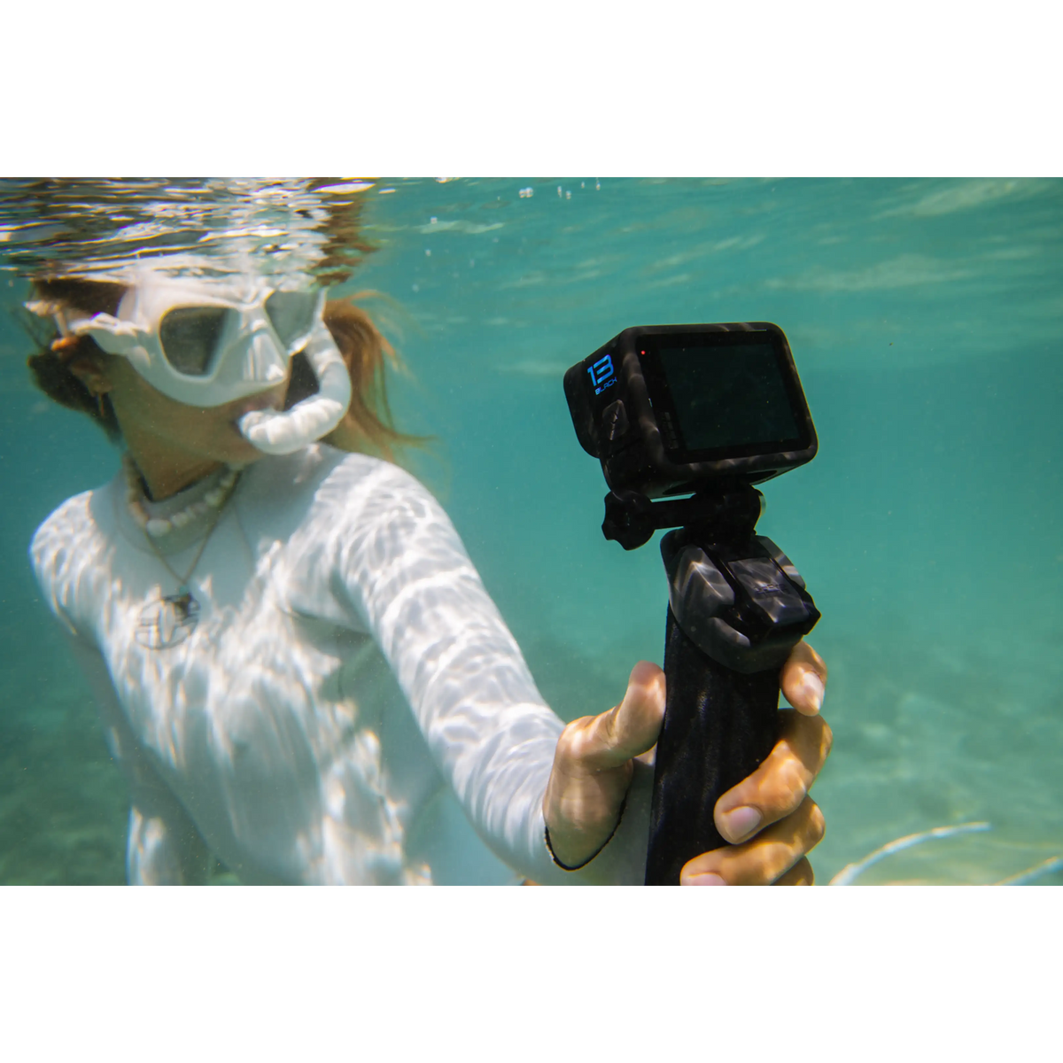 Cámara deportiva - GoPro Hero 13 Black, HyperSmooth 6.0, 5.3 K, 27 megapíxeles, Autonomía 2.5 h, HDR, Sumergible hasta 10m, Cámara lenta, Negro